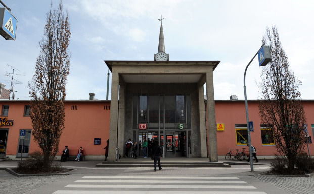 Lokführer verklagt Haftpflichtversicherung nach Zug-Unfall