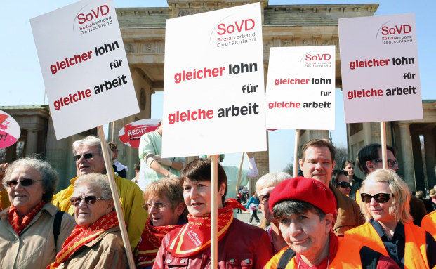 Frauen mit fast 430 Euro weniger Rente im Monat als Männer