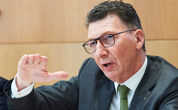 Signal-Iduna-Chef beklagt ungleiche Regelungen beim Datenschutz