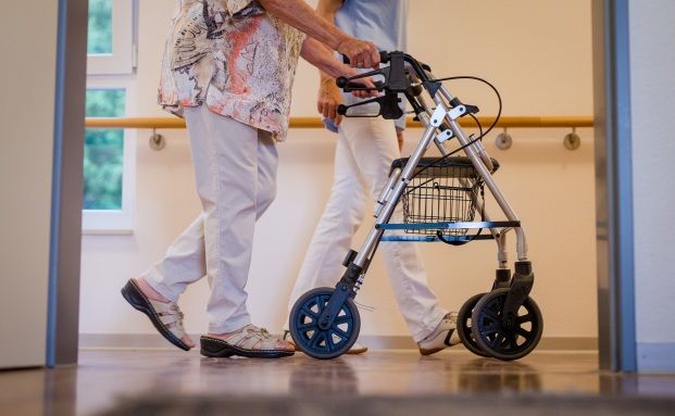 Altenpfleger deutlich geringer bezahlt als Patienten-Pfleger
