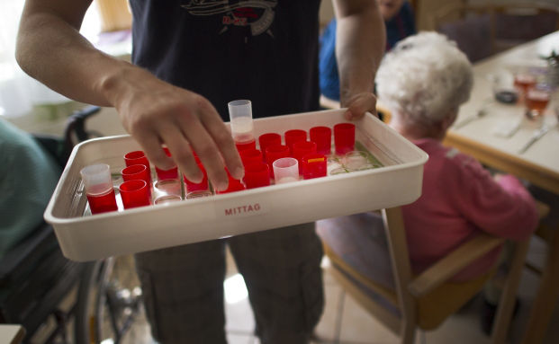 1,61 Millionen Menschen beantragten 2018 erstmals Pflegeleistungen