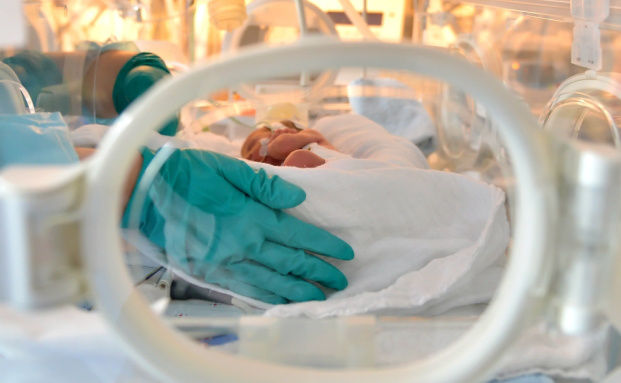 Infektion im Krankenhaus gilt für Frühchen als Arbeitsunfall