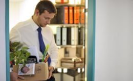 Jobeinbußen bei Banken und Versicherern am größten