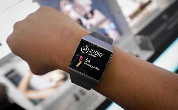 Deutsche fremdeln mit digitaler Gesundheitsakte auf dem Handy