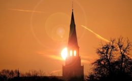 Kirche muss für Sturmschäden durch Dachziegel zahlen