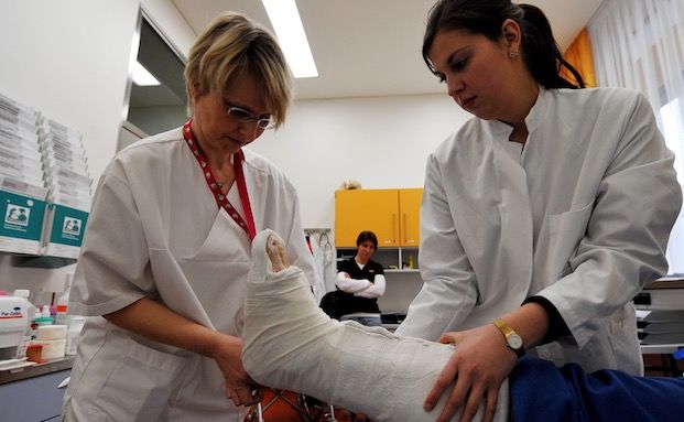 Warum Unfallversicherungen mit Hilfsleistungen sinnvoll sein können