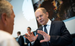 Finanzminister Scholz warnt Banken vor Minuszinsen für Sparer
