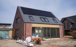 So punkten Maklerinnen und Makler beim Thema Photovoltaik-Anlagen 