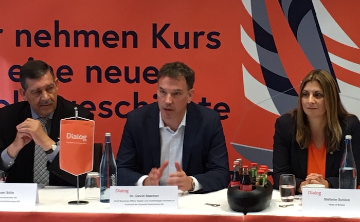 Neue Dialog will mit Komposit und bAV durchstarten