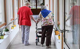 Ersatzkassen drängen auf Pflegereform
