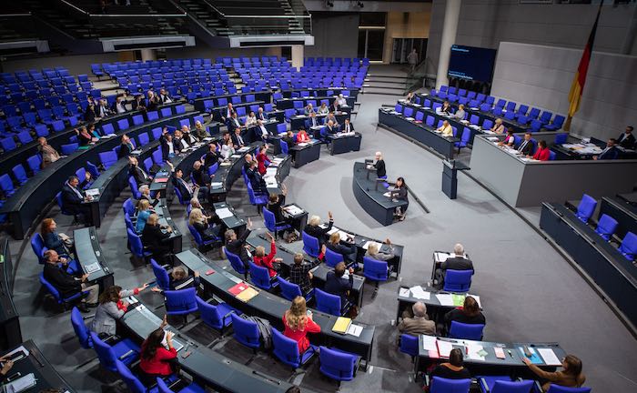 Koalitionsstreit um Provisionsdeckel geht weiter
