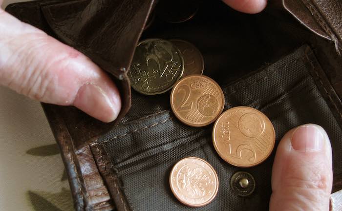 Gros der geldanlegenden Frauen sorgt sich um Altersfinanzen