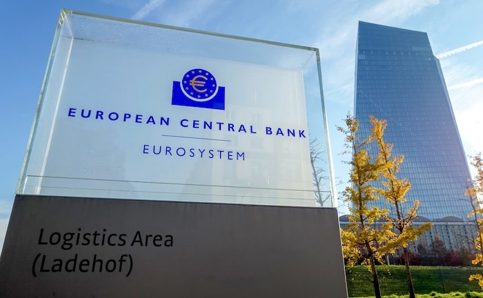 Staat spart 436 Milliarden Euro, private Sparer verlieren Geld