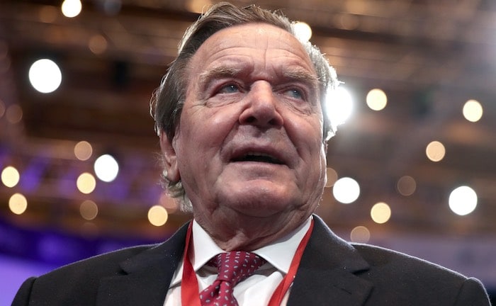 Altkanzler Schröder soll bAV bekannter machen