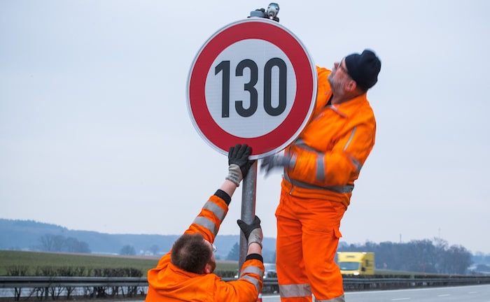 Versicherungswirtschaft fordert Tempolimit-Test