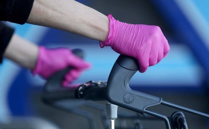 Vom richtigen Umgang mit Einmalhandschuhen