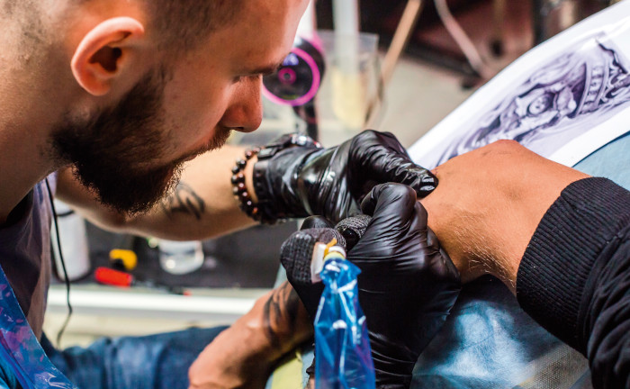 Die INTER Betriebshaftpflichtversicherung für Tätowierer und Piercer