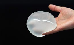 Brustimplantate-Skandal – Versicherer muss deutsche Klägerin nicht entschädigen