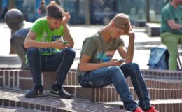Jüngere nehmen es mit dem Datenschutz nicht so genau