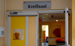 Hebamme haftet nicht gegenüber Belegarzt für Geburtsschaden