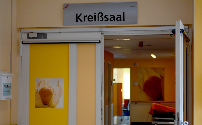 Hebamme haftet nicht gegenüber Belegarzt für Geburtsschaden