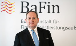 Finanzausschuss-Vorsitzende fordert Rücktritt von Bafin-Chef