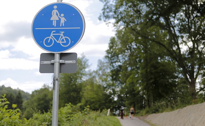 Radfahrer müssen vor dem Überholen klingeln