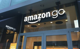 Junge legen Amazon-Standards bei Altersvorsorge-Beratung an