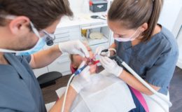 Diese Krankenkassen übernehmen die Zahnreinigung
