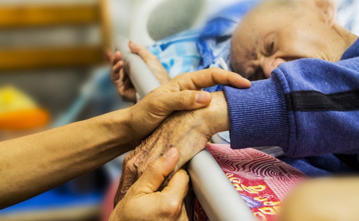 So beantragen Sie Leistungen bei der Pflegekasse