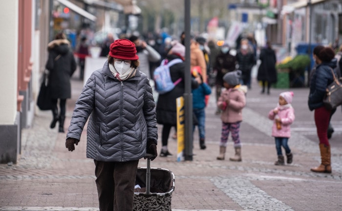Deutsche kennen Corona-Regeln besser als ihre Versicherungen