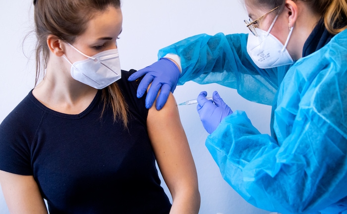 Jeder zweite Deutsche würde zahlen für sofortigen Corona-Impftermin