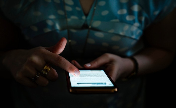 Wie sich das Licht von Smartphone und Co. auf die Gesundheit auswirkt