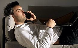 Homeoffice sorgt für Gewichtszunahme und Rückenschmerzen