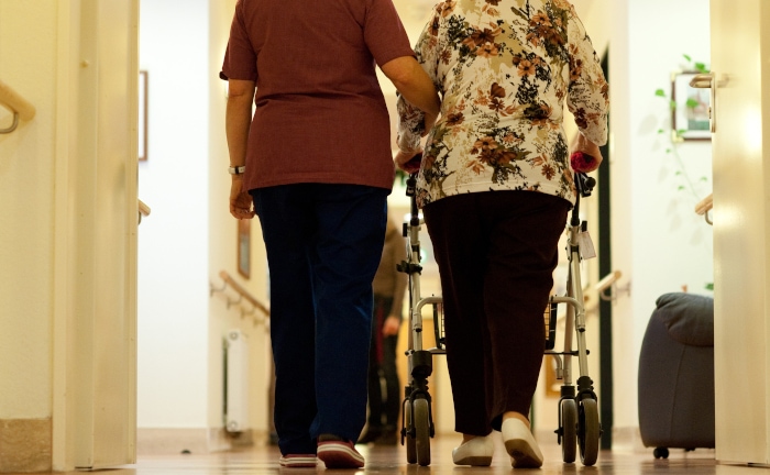 Kinderlose sollen mehr Pflegebeitrag zahlen