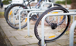 E-Bike und Co. mit Hausrat- oder Fahrradpolice absichern?