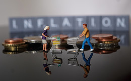 Deutsche erwarten Inflation, zeigen sich bei ihren Anlagen aber kaum besorgt