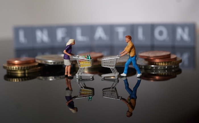 Deutsche erwarten Inflation, zeigen sich bei ihren Anlagen aber kaum besorgt