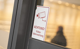 So geht wirksamer Einbruchschutz für Apotheken und Arztpraxen