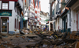 Ver­si­cherer schätzen Hoch­was­ser­schä­den auf bis zu 5 Mil­li­ar­den Euro