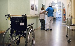 Mehr als jeder dritte junge Erwachsene unterschätzt Pflegelücke