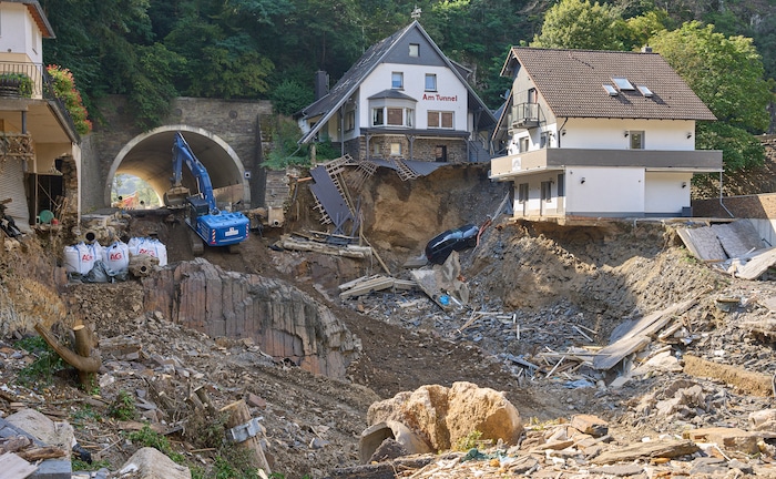 „Täglich über fünfzig Mails – und jede ist eine Bombe“