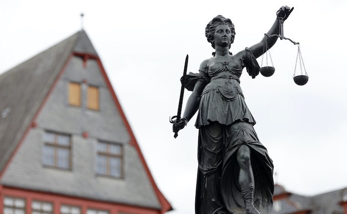 Finanzberater zu zwei Jahren auf Bewährung verurteilt