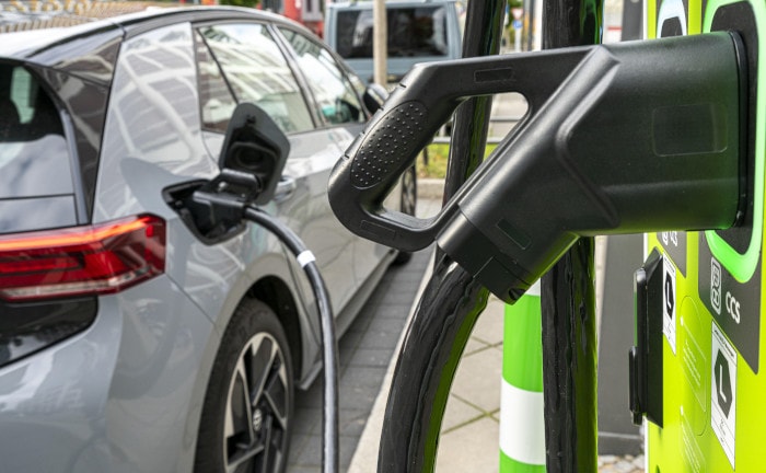 Unterhalt von E-Autos niedriger als von Verbrennern