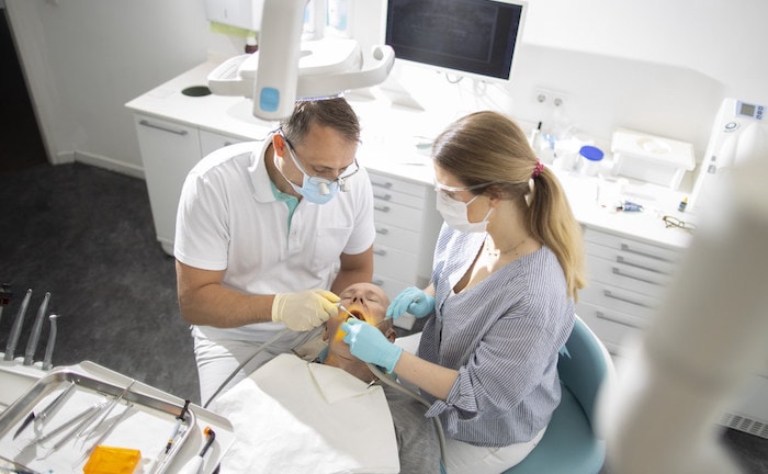 Wie Makler bei der Wahl einer Zahnzusatzpolice unterstützen können