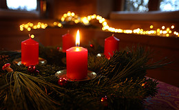 Durchschnittlich 3.800 Euro kostet ein Brand in der Weihnachtszeit