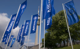 Allianz einigt sich mit vier Klägern