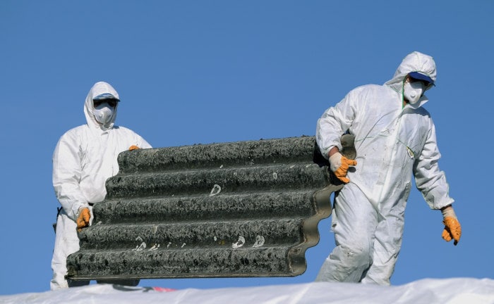 Die unsichtbare Gefahr – so schützen sich Baubetriebe vor Asbestschäden