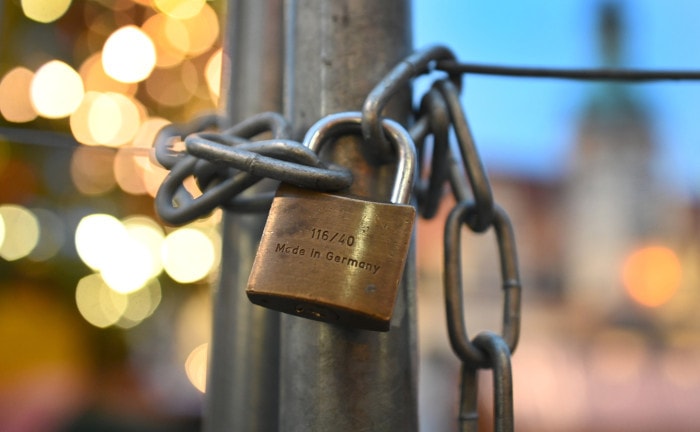 Betriebsschließung – drei Kläger unterliegen Versicherung vor Gericht