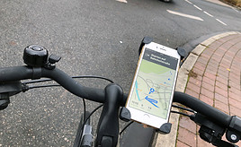 Smartphone und Kopfhörer lassen Fahrradfahrer öfter verunglücken